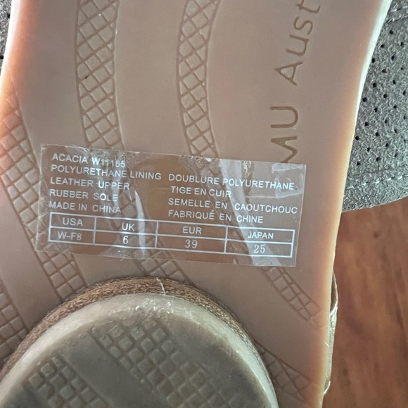 Emu Australia sandals - Picture 3 of 3